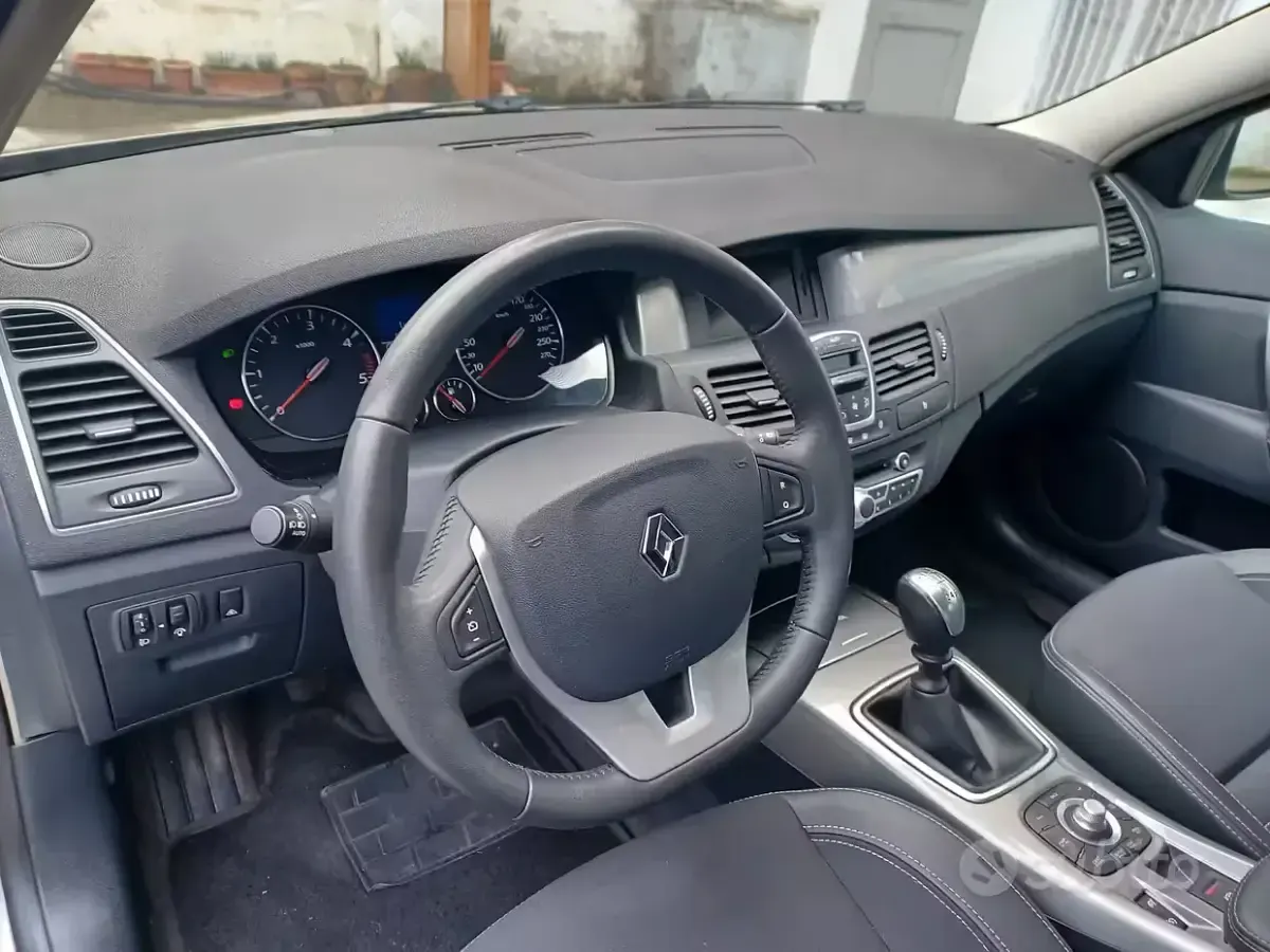 Usata Renault Laguna III 150 CV (110 kW) 2012 Marrone Berlina