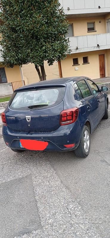 Blu Usata 2019 Dacia Sandero Due volumi | 8000 € (Buon prezzo) - Immagine 1/4