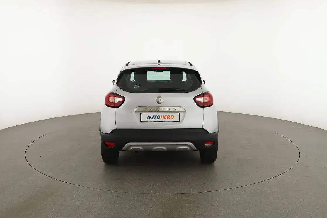 Usado Renault Captur Intens 110 CV (80 kW) 2017 Plateado SUV