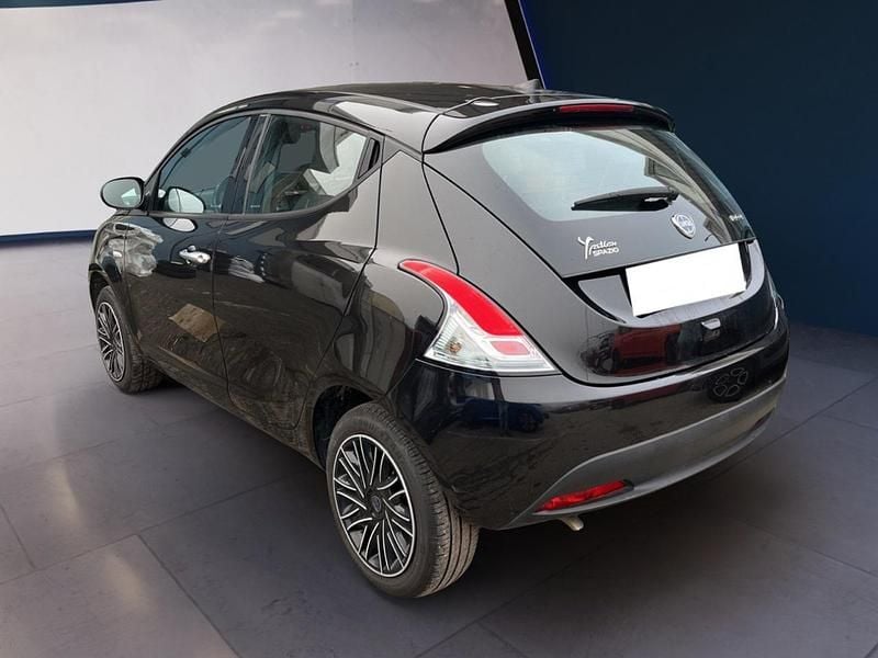 Usata Lancia Ypsilon Gold 69 CV (50 kW) 2023 Nero Utilitaria