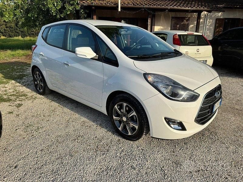 Usata Hyundai ix20 Xpossible 90 CV (66 kW) 2017 Bianco Utilitaria