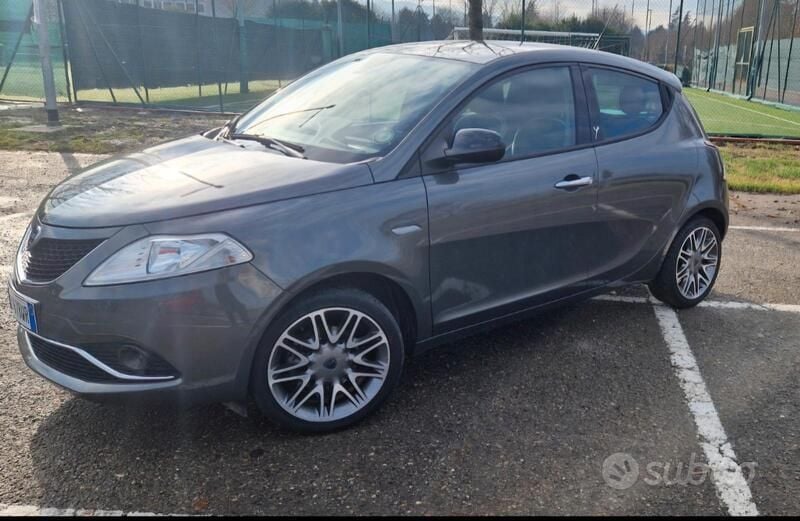 Usata Lancia Ypsilon 95 CV (69 kW) 2016 Utilitaria