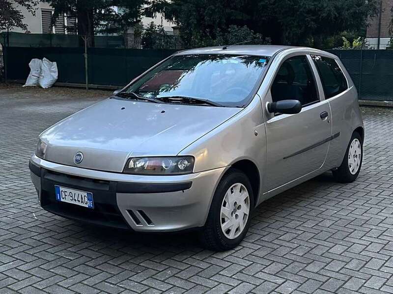 Usato 2002 Fiat Punto 1.2 Benzin 80 CV (2.000 €)