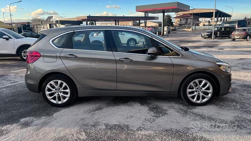 Usata BMW 220 Luxury Line 190 CV (139 kW) 2015 Giallo Utilitaria