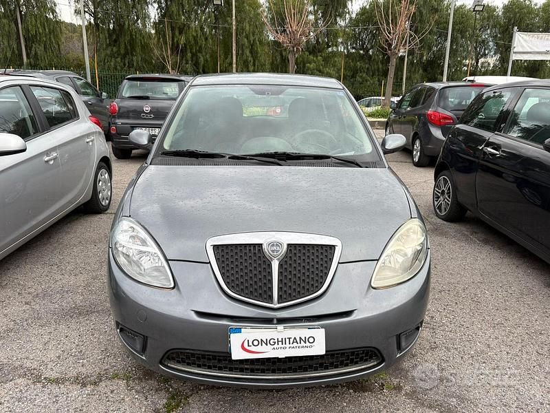 Usata Lancia Ypsilon 75 CV (55 kW) 2007 Grigio Utilitaria