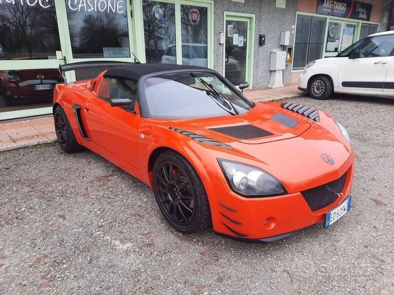 Usata Opel Speedster 147 CV (108 kW) 2001 Arancione pastello Cabrio