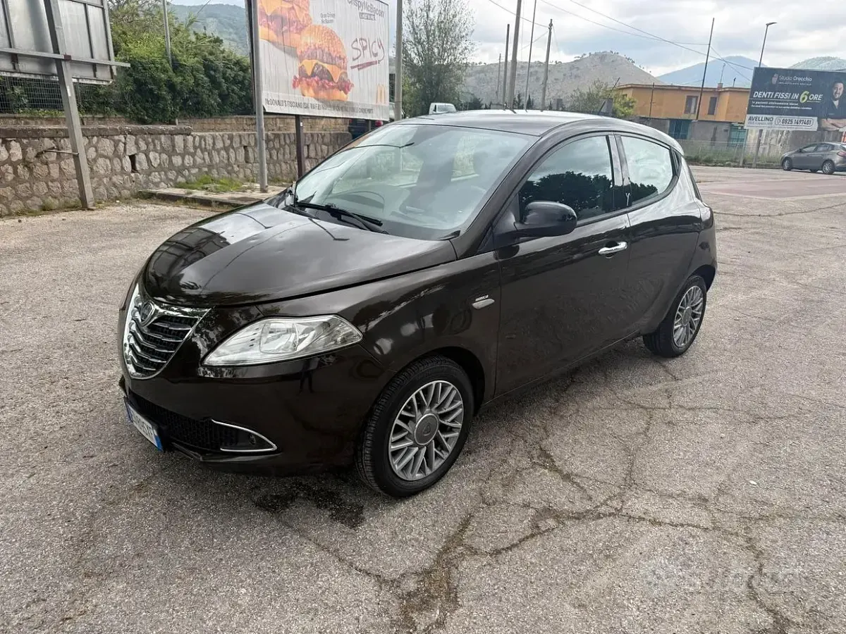 Usata Lancia Ypsilon Gold 95 CV (69 kW) 2012 Marrone Utilitaria