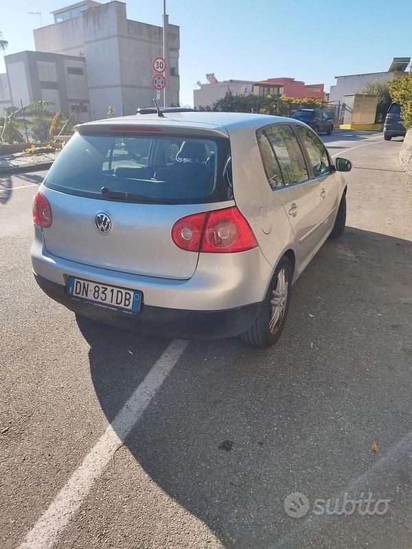 Usata VW Golf V 105 CV (77 kW) 2007 Argento Berlina