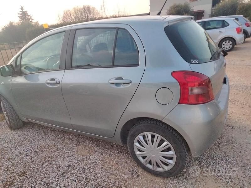 Usata Toyota Yaris 2008 Grigio Utilitaria