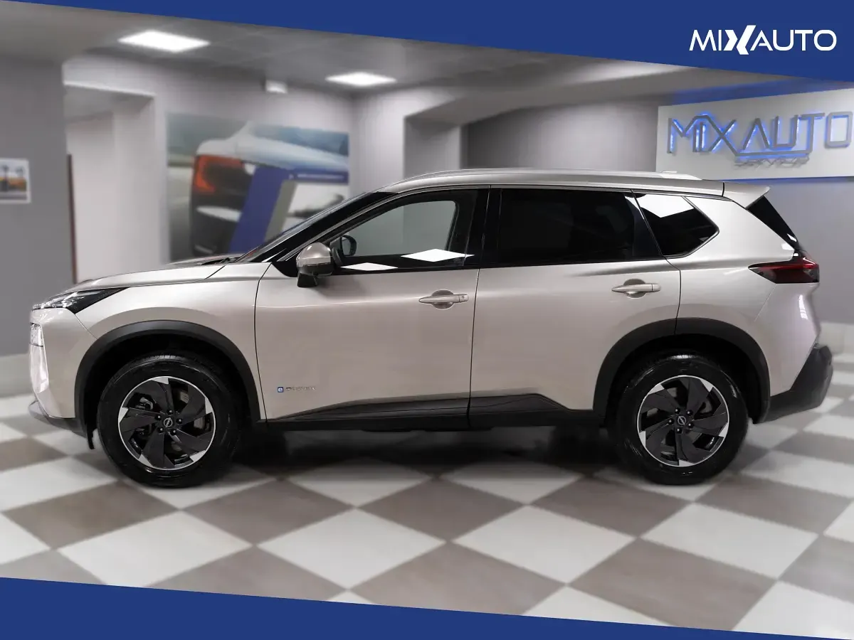 Käytetty Nissan X-Trail N-Connecta 213 HP (156 kW) 2025 Harmaa Katumaasturi