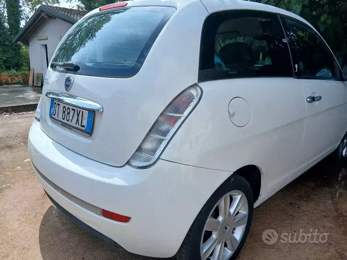 Usata Lancia Ypsilon 95 CV (69 kW) 2010 Bianco Utilitaria