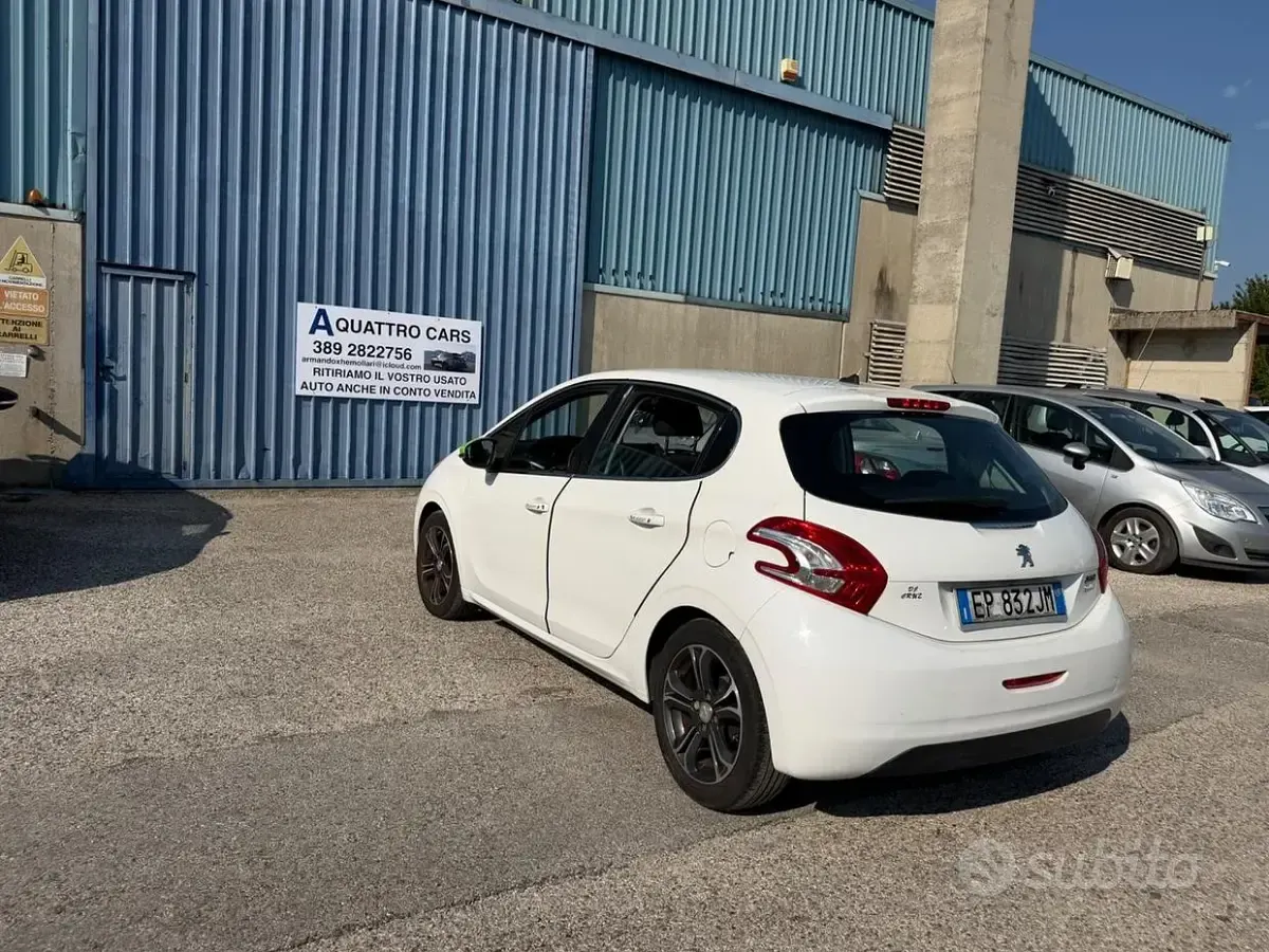 Usata Peugeot 208 82 CV (60 kW) 2013 Bianco Utilitaria