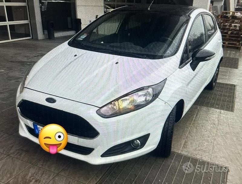 Bianco Usata 2016 Ford Fiesta Tre volumi | 7500 € (Buon prezzo) - Immagine 1/1