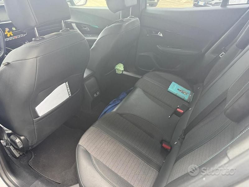 Usata Peugeot 2008 Allure 110 CV (80 kW) 2021 Grigio SUV