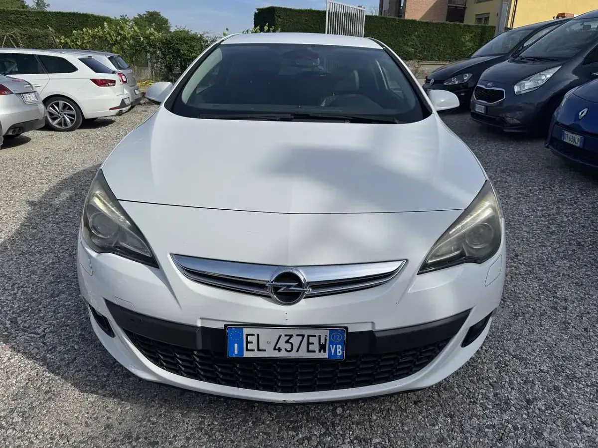 Usata Opel Astra GTC Cosmo 131 CV (96 kW) 2012 Other Berlina