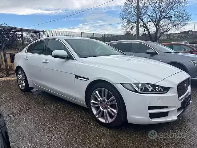 Usata Jaguar XE Portfolio 180 CV (132 kW) 2019 Bianco Berlina