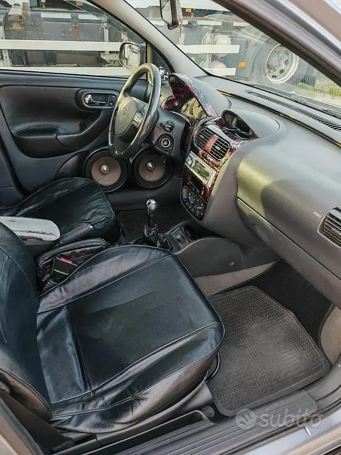 Usata Opel Corsa 69 CV (50 kW) 2004 Utilitaria