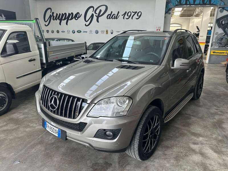 Usata Mercedes ML320 224 CV (164 kW) 2007 Grigio SUV