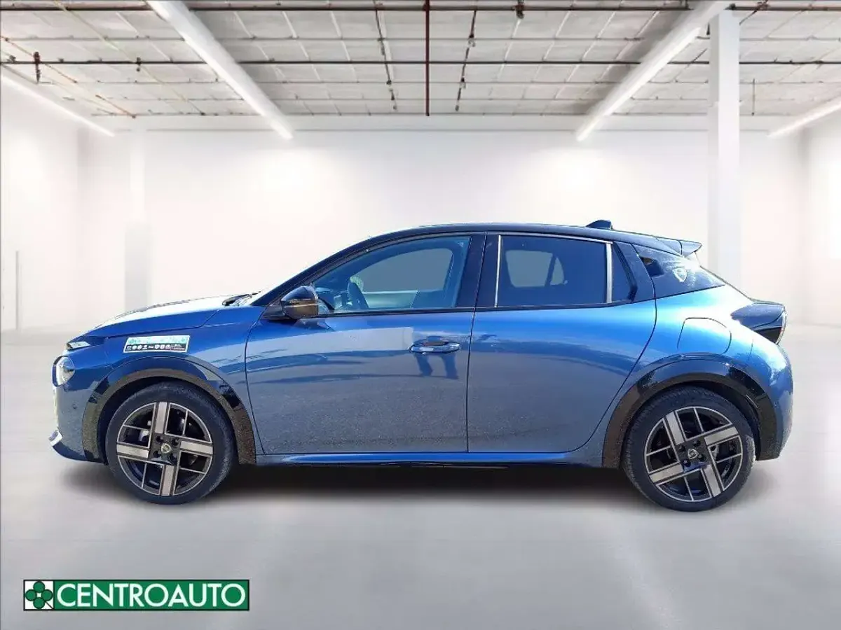 Usata Lancia Ypsilon 61 kW (84 CV) 2024 Blu metallizzato Utilitaria
