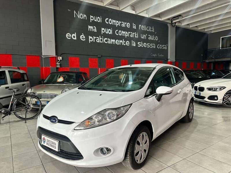 Usata Ford Fiesta Titanium 82 CV (60 kW) 2011 Bianco Utilitaria