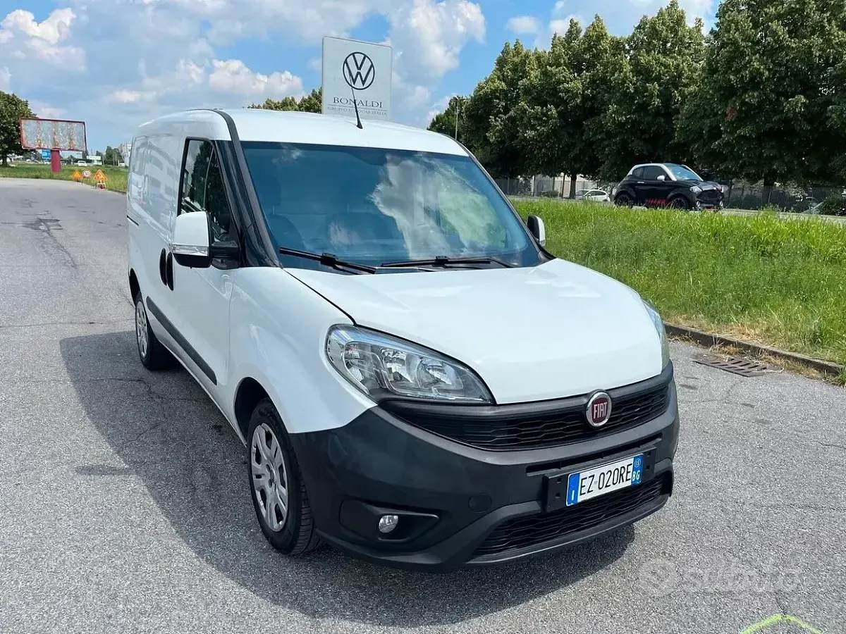 Usata Fiat Doblò 90 CV (66 kW) 2015 Bianco Monovolume