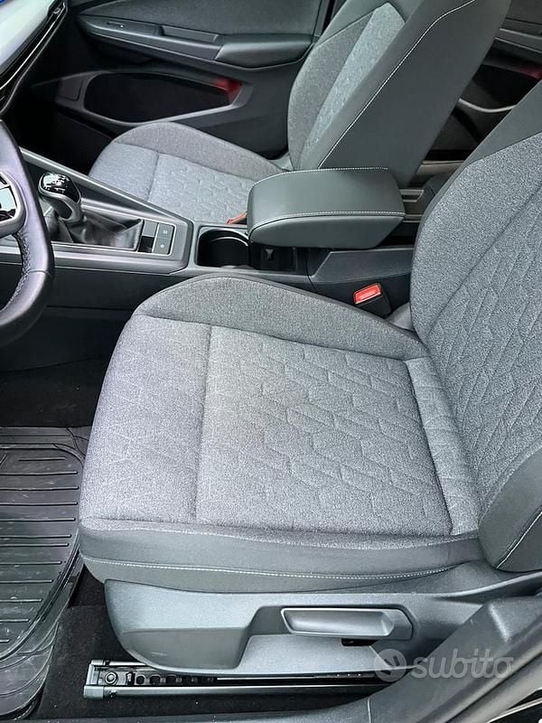 Usata VW Golf VIII Move 131 CV (96 kW) 2023 Nero Berlina