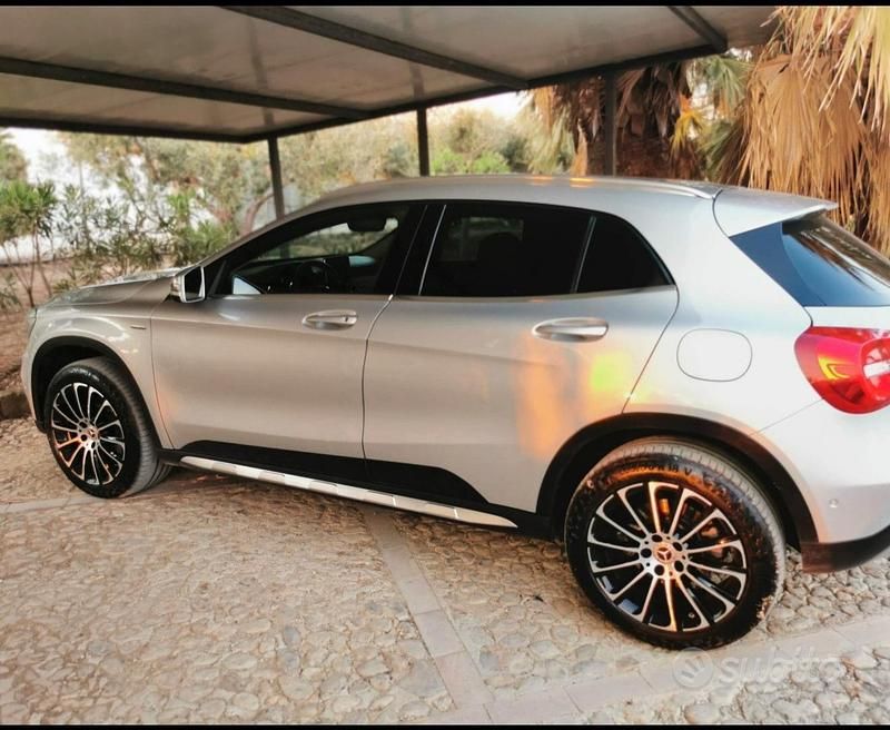 Usata Mercedes GLA220 177 CV (130 kW) 2016 Grigio SUV