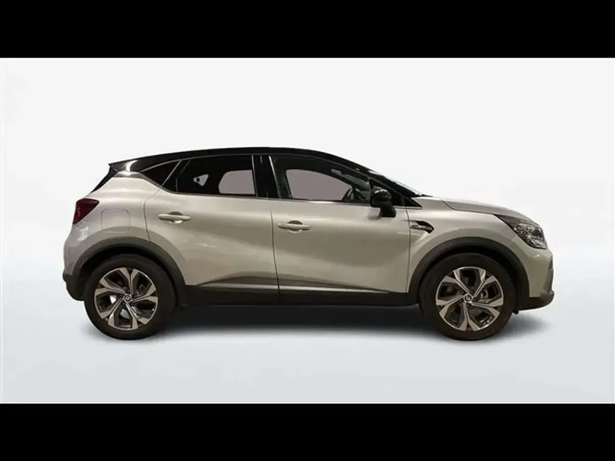 Usata Renault Captur RS Line 145 CV (106 kW) 2022 Grigio chiaro SUV