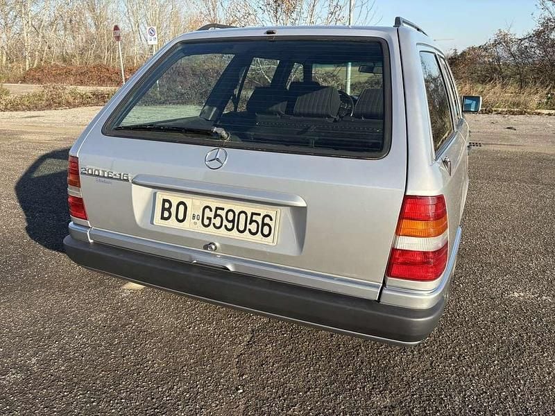 Usata Mercedes E200 136 CV (100 kW) 1993 Argento Station wagon