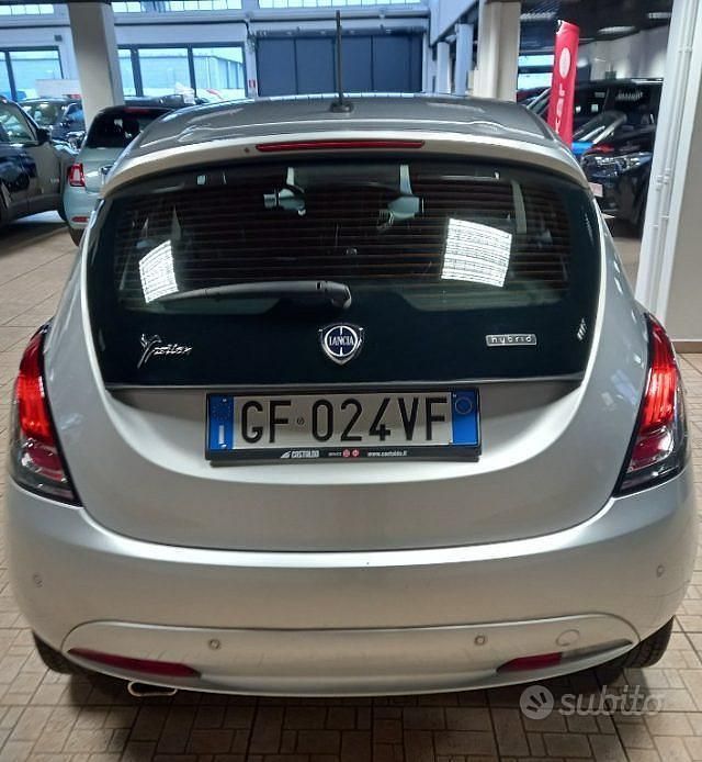 Usata Lancia Ypsilon Gold 69 CV (50 kW) 2021 Grigio Utilitaria
