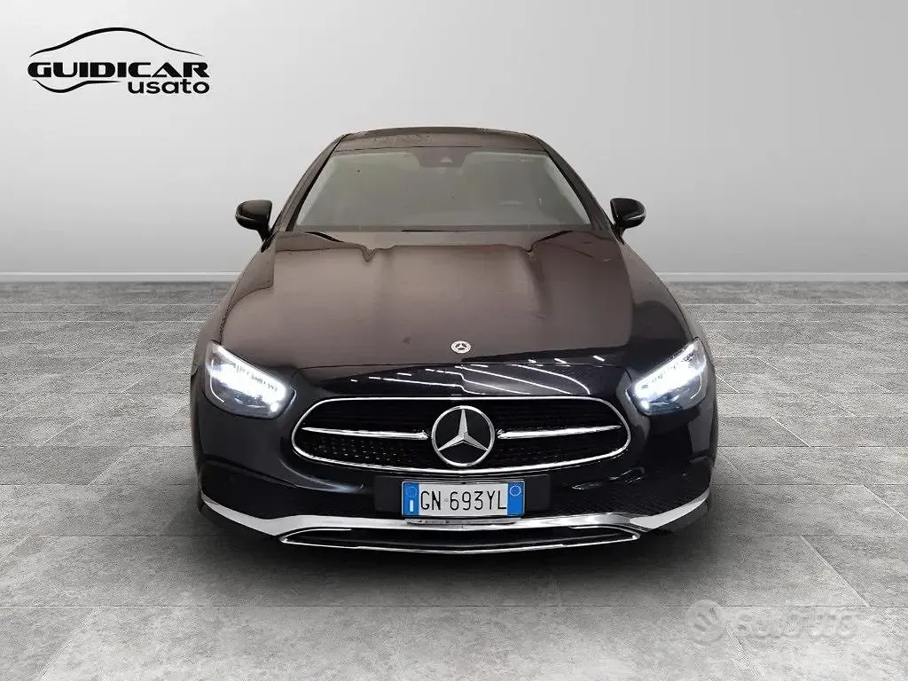 Occasion Mercedes E220 Business 194 ch (142 kW) 2022 Noir Coupé