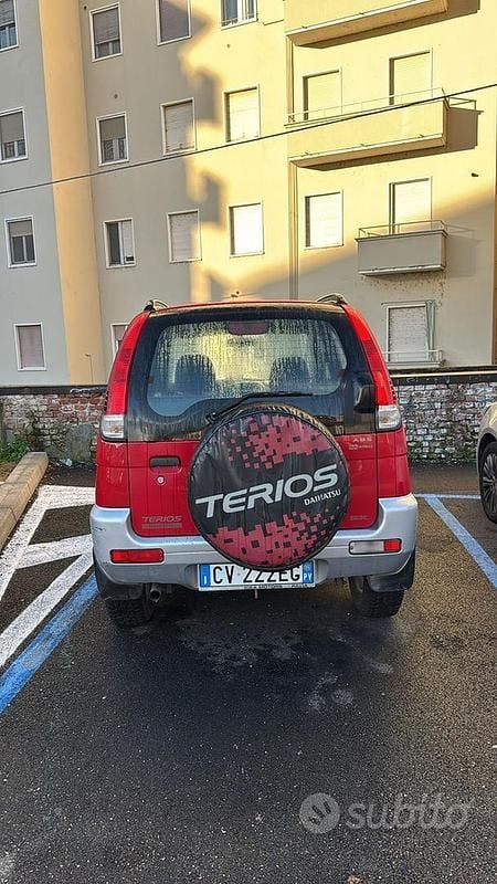 Usata Daihatsu Terios 86 CV (63 kW) 2005 Rosso SUV