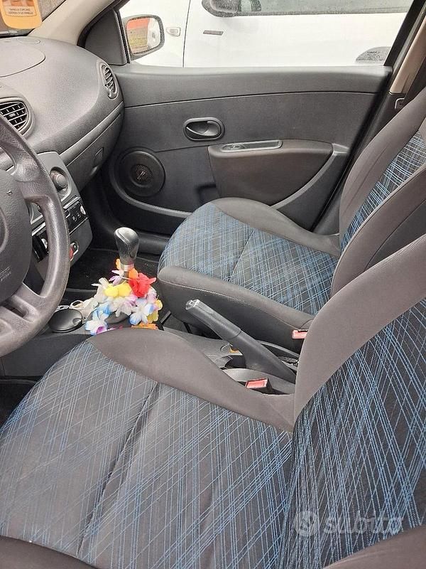 Usata Renault Clio II 2007 Grigio Berlina