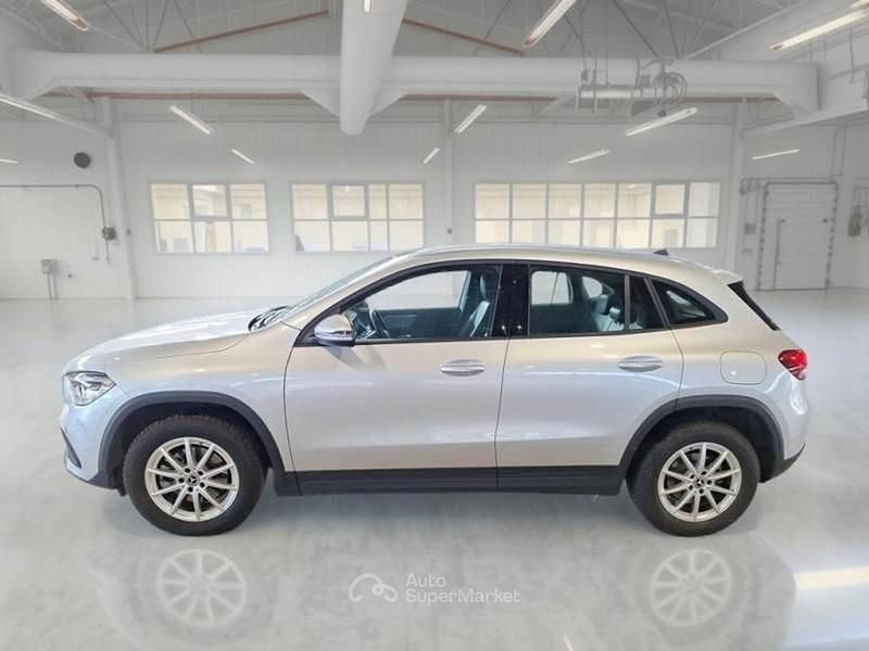 Usata Mercedes GLA200 Business 150 CV (110 kW) 2022 Iridiumsilver, metallic paint SUV