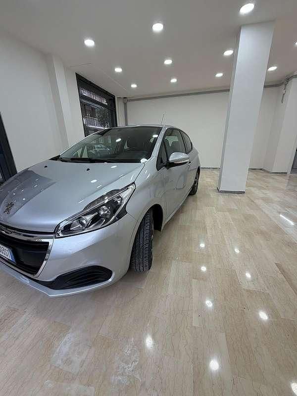 Usata Peugeot 208 Active 82 CV (60 kW) 2017 Utilitaria