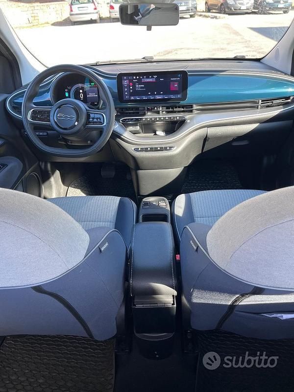 Usata Fiat 500e 42 kW (58 CV) 2022 Blu Berlina