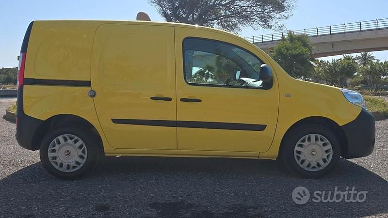 Usata Renault Kangoo 110 CV (80 kW) 2019 Giallo Monovolume