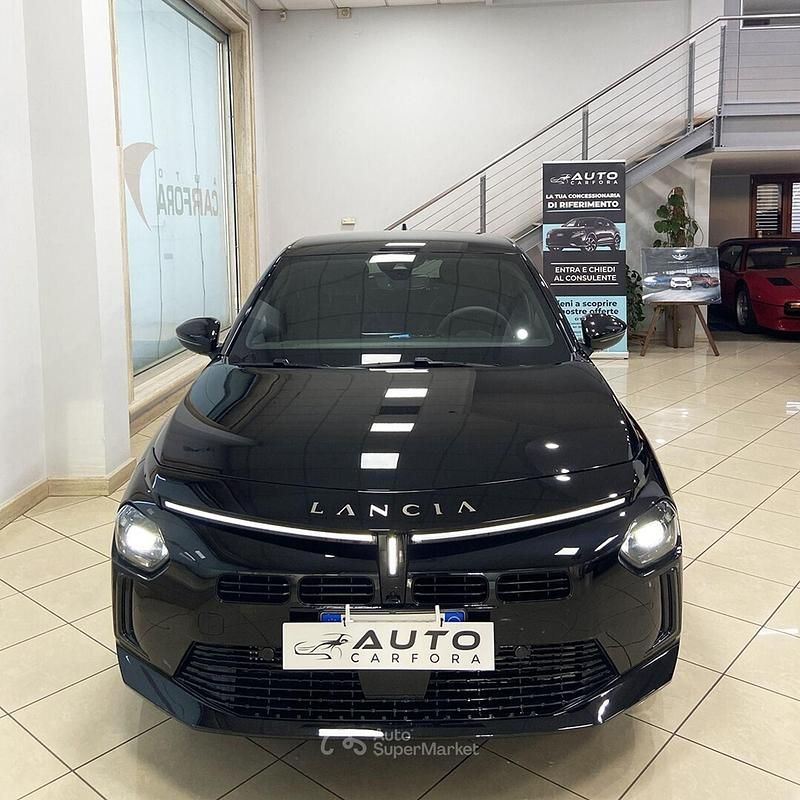 Usata Lancia Ypsilon 101 CV (74 kW) 2025 Nero Utilitaria