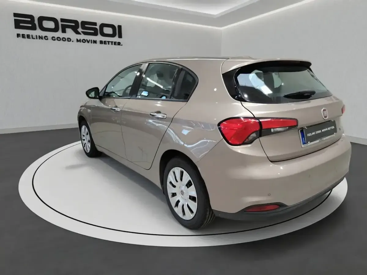 Usata Fiat Tipo Lounge 96 CV (70 kW) 2017 Champagne Berlina