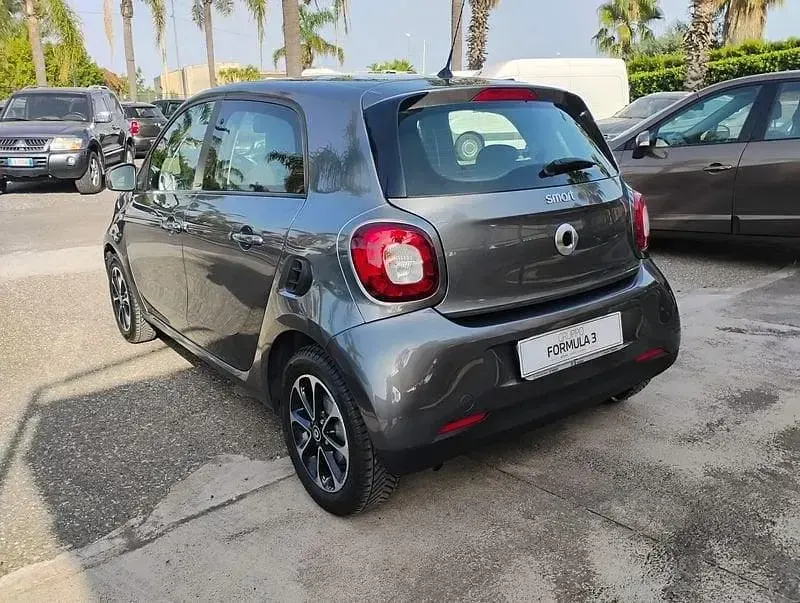 Usata Smart ForFour Passion 89 CV (65 kW) 2017 Grigio Utilitaria