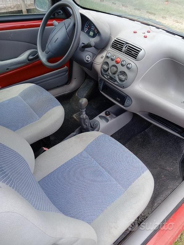 Usata Fiat 600 54 CV (39 kW) 2005 Rosso Utilitaria