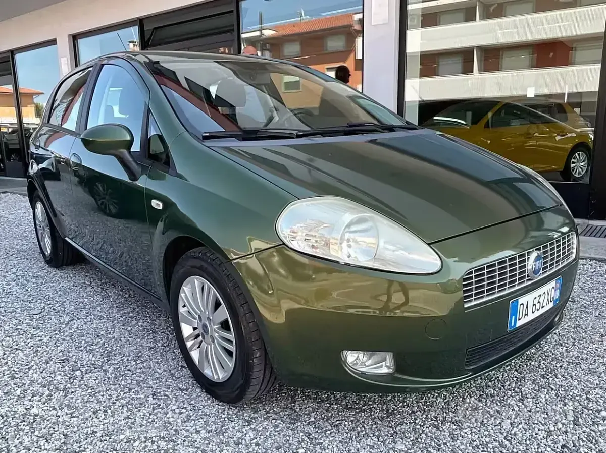 Usata Fiat Grande Punto Emotion 120 CV (88 kW) 2006 Utilitaria