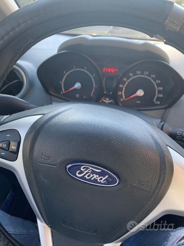 Usata Ford Fiesta 75 CV (55 kW) 2009 Grigio Utilitaria