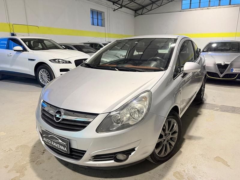 Usata Opel Corsa 75 CV (55 kW) 2011 Argento Utilitaria