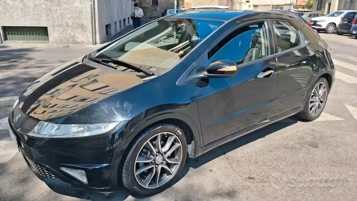 Usata Honda Civic Exclusive 140 CV (102 kW) 2011 Berlina