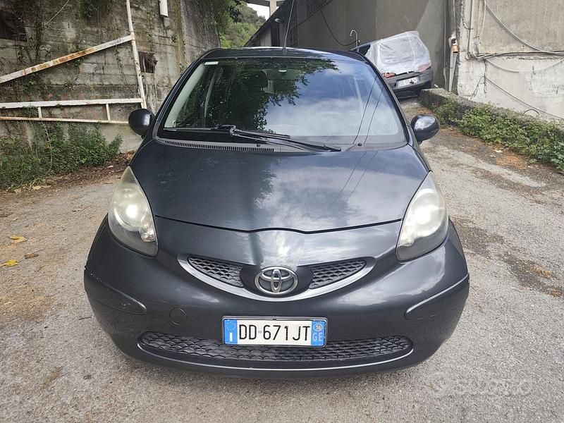 Gebraucht Toyota Aygo 68 PS (50 kW) 2006 Grau Kleinwagen