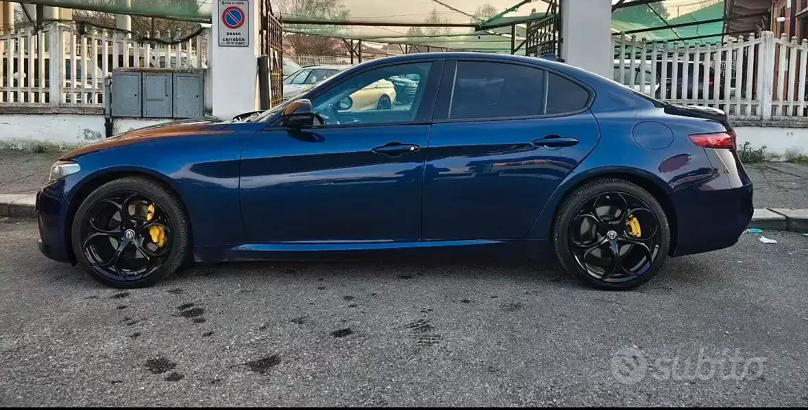 Usata Alfa Romeo Giulia 210 CV (154 kW) 2018 Bluazzurro Berlina