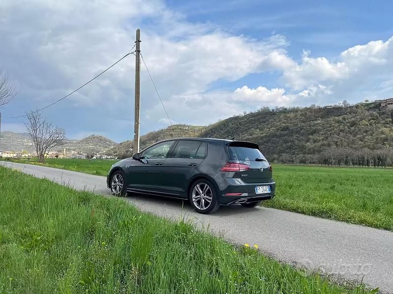 Usata VW Golf VII R-line 150 CV (110 kW) 2019 Grigio Berlina