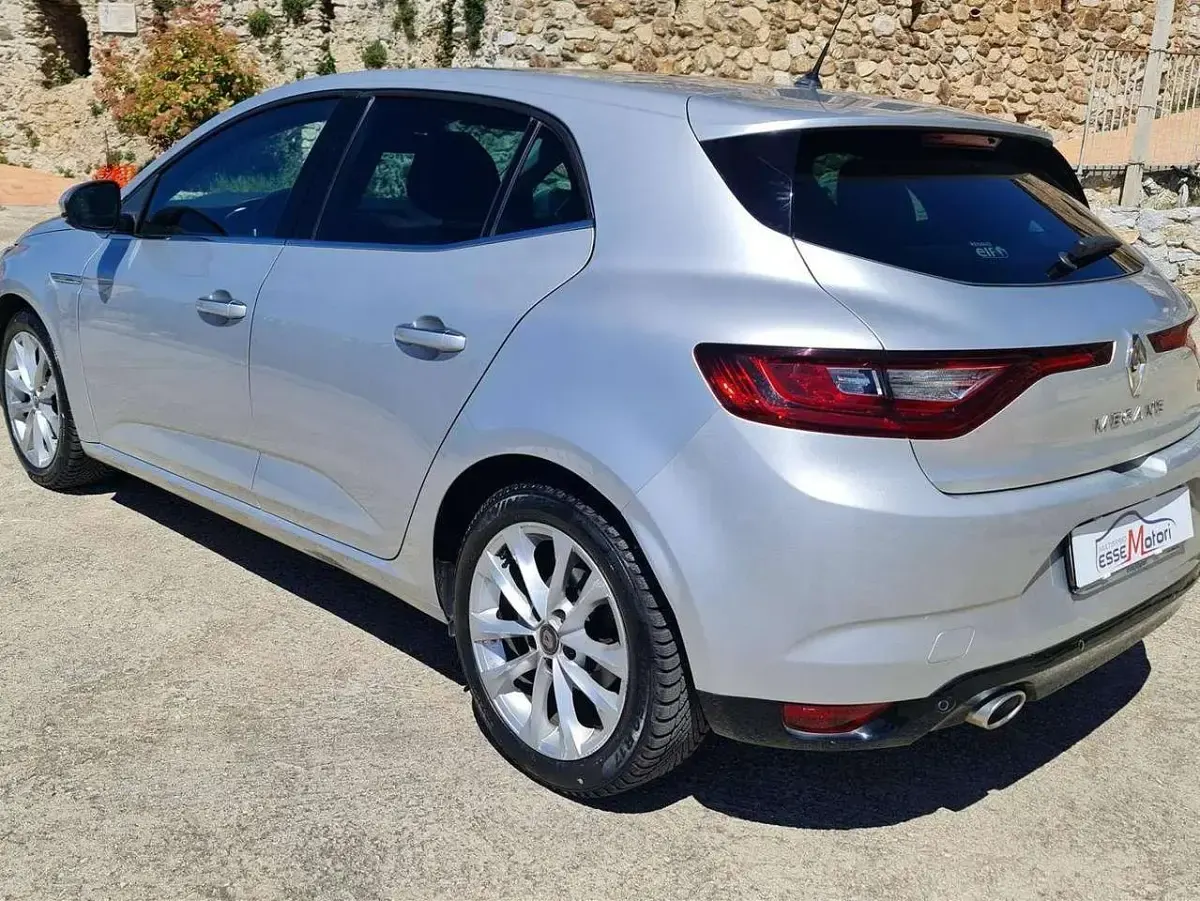Usata Renault Mégane Intens 110 CV (80 kW) 2017 Argento Berlina