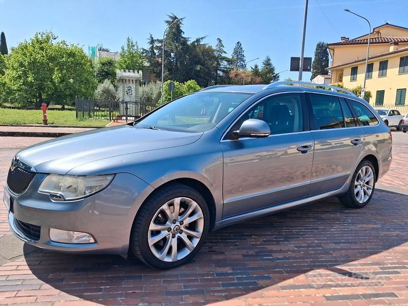 Usata Skoda Superb 146 CV (107 kW) 2012 Grigio Station wagon